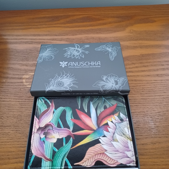 Anuschka Wallet - Picture 2 of 5